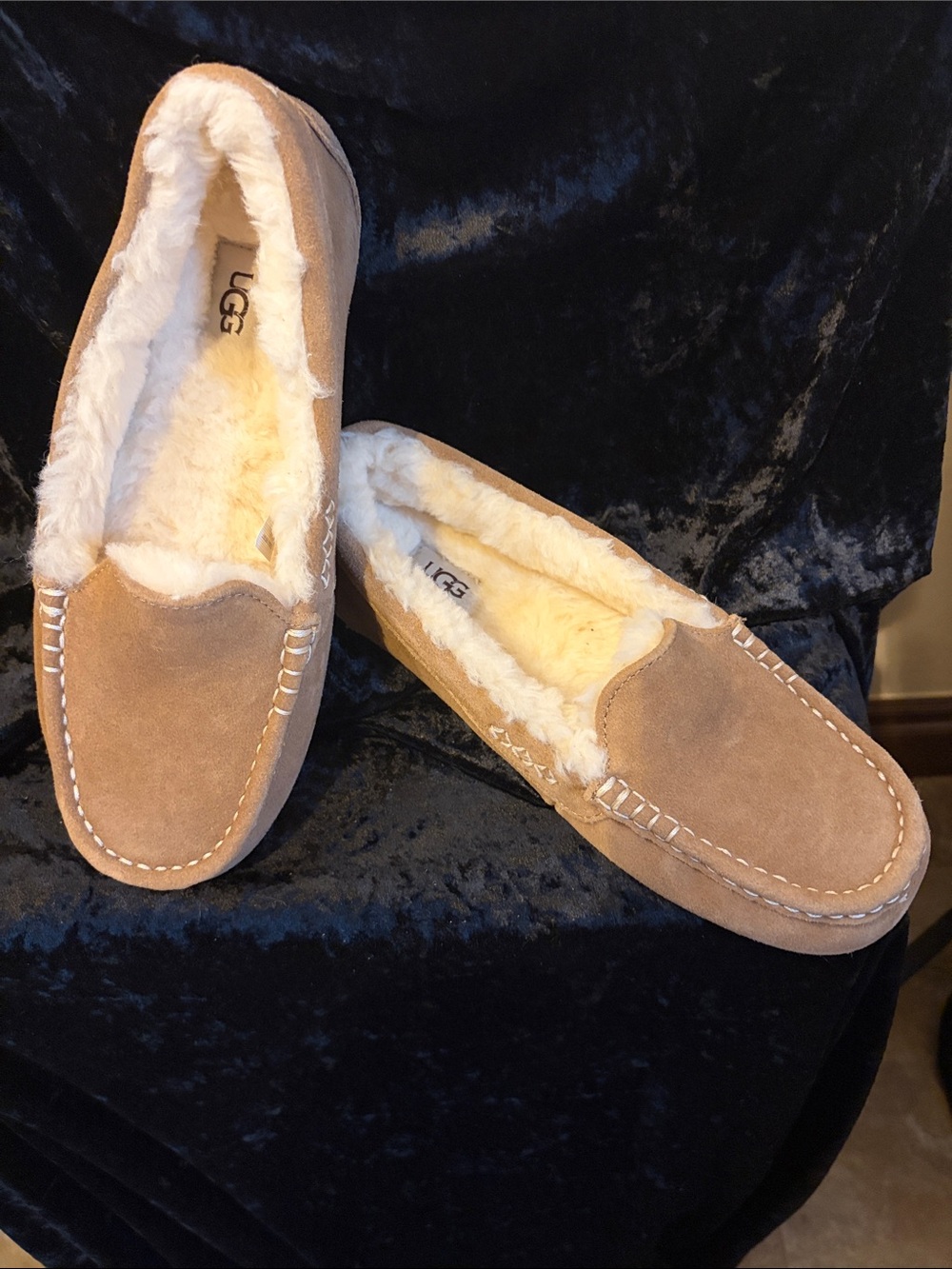 New never worn Ugg size women’s 9